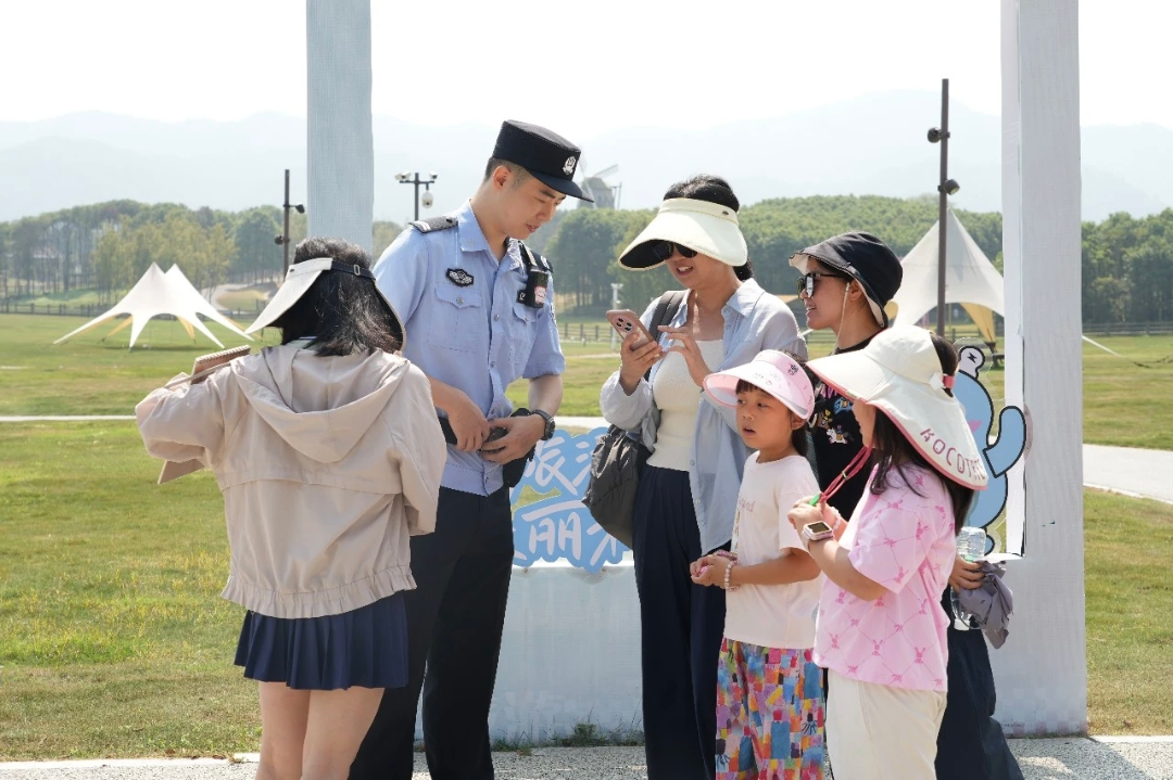 扎根街巷山野，把平安融进国庆烟火人间 !